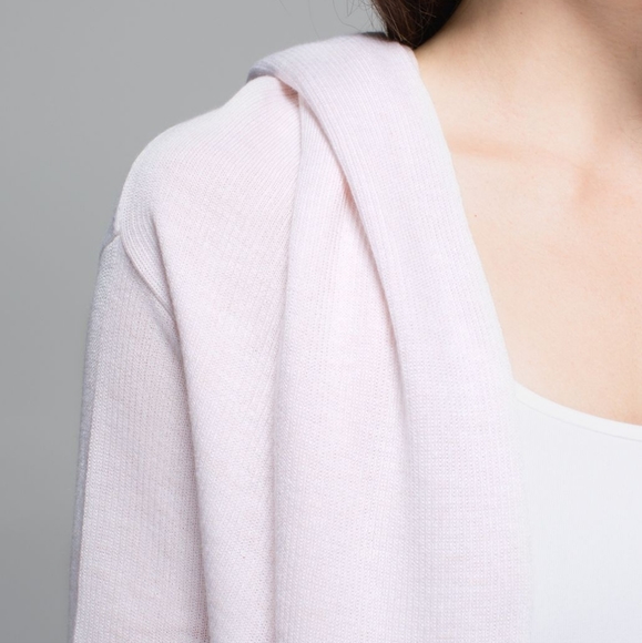 Lululemon Cabin Yogi Wrap in Heathered White / Neutral Blush - Picture 3 of 13